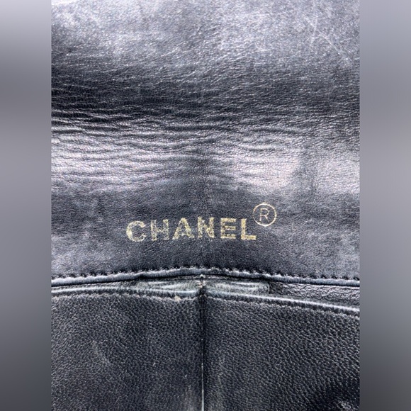 Vintage Chanel clutch with shoulder strap! - Picture 3 of 5